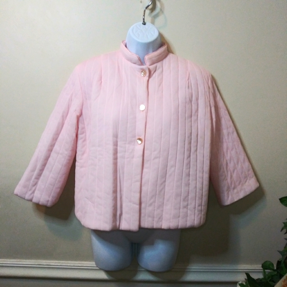 Vintage 1950's Pink Mandarin Collared, Pearl Buttoned, Quilted Nylon Bed Jacket - Picture 8 of 8